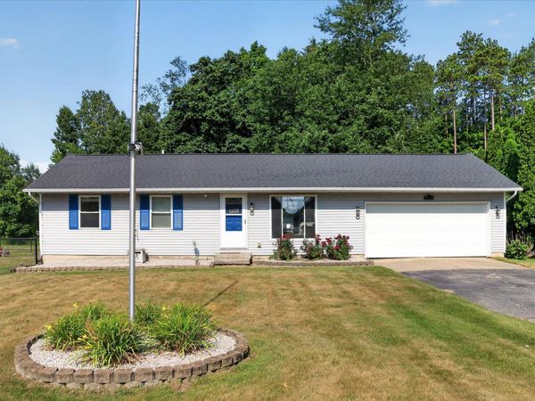 7489 Tiffany Avenue NE, Rockford, MI 49341
