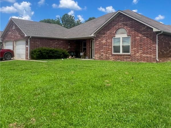 644 White Oak Street , Gentry, AR 72734
