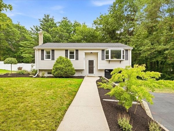 252 Gorwin Dr, Hanson, MA 02341
