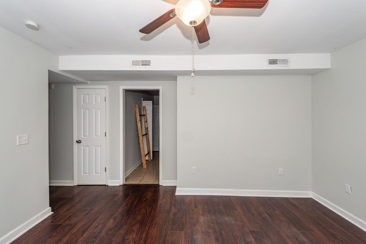 113 Trescott Court Photo 23