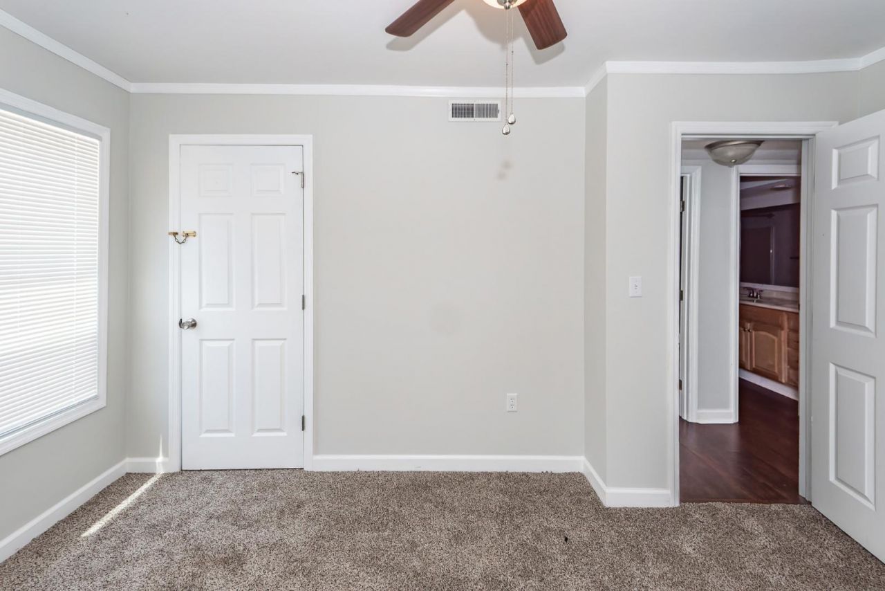 113 Trescott Court Photo 32