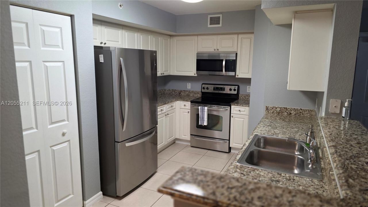 6769 Heritage Grande, Unit 201, Boynton Beach, FL 33437 Photo