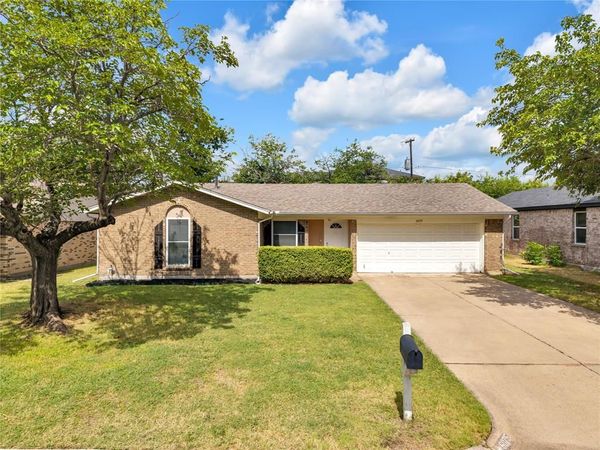 6075 Lalagray Lane, Watauga, TX 76148
