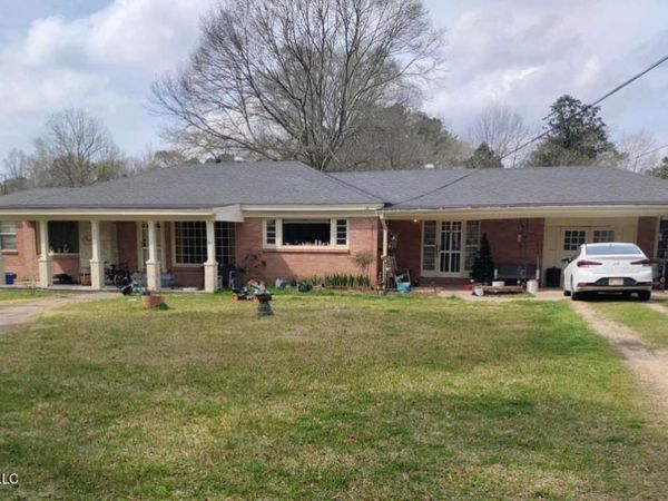 306 S Main Street, Mendenhall, MS 39114
