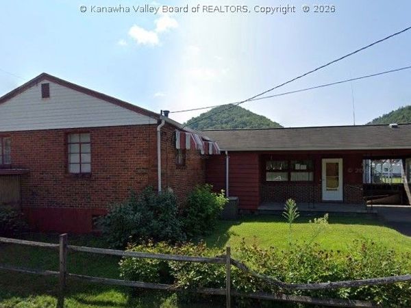 128 Willow Street, East Bank, WV 25067