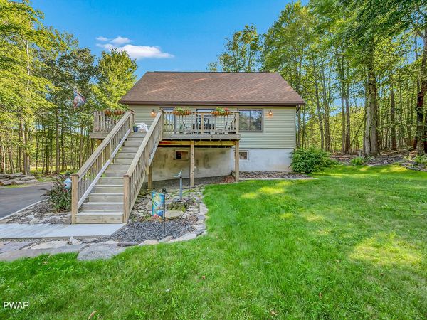 1019 Maplewood Dr , Newfoundland, PA 18445