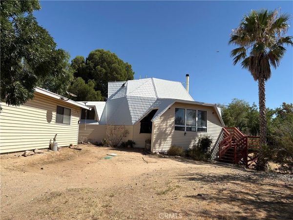 16810 Winona Street , Victorville, CA 92395