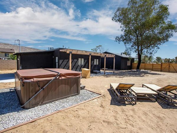 7438 Deer Trail , Yucca Valley, CA 92284