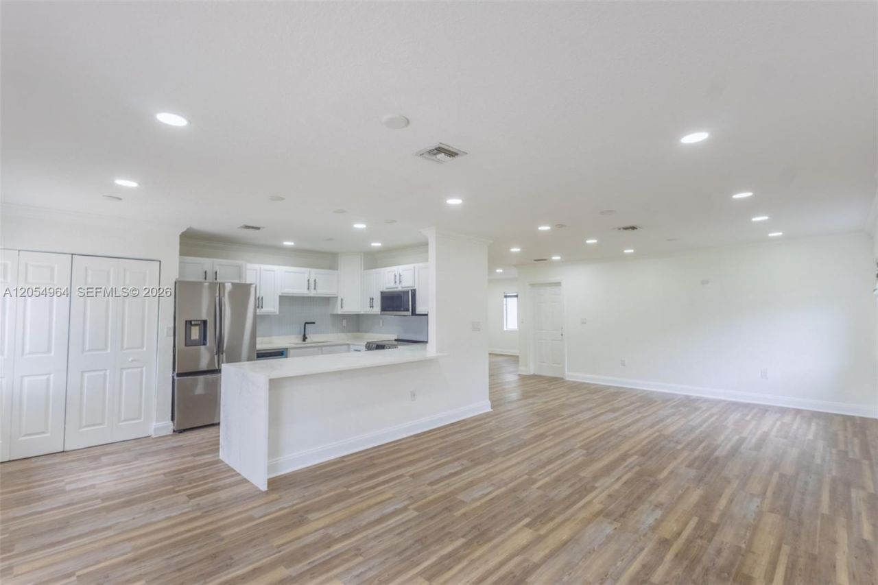 30 NW 159th St , Miami, FL 33169 Photo