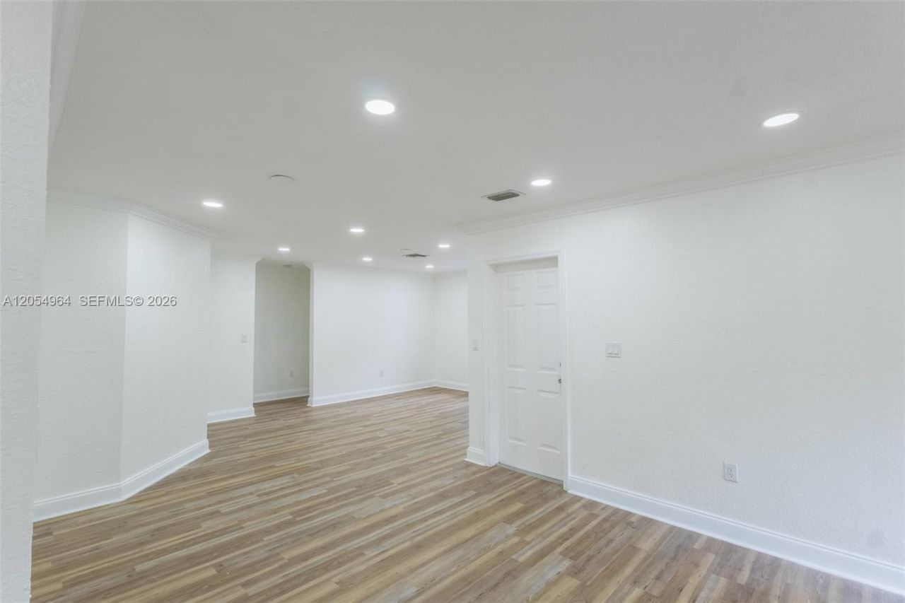 30 NW 159th St , Miami, FL 33169 Photo