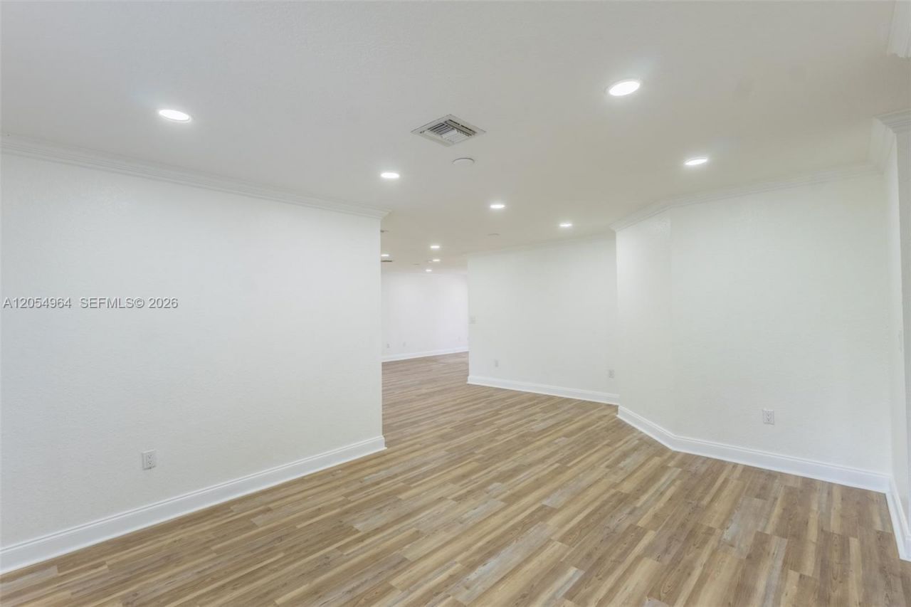 30 NW 159th St , Miami, FL 33169 Photo