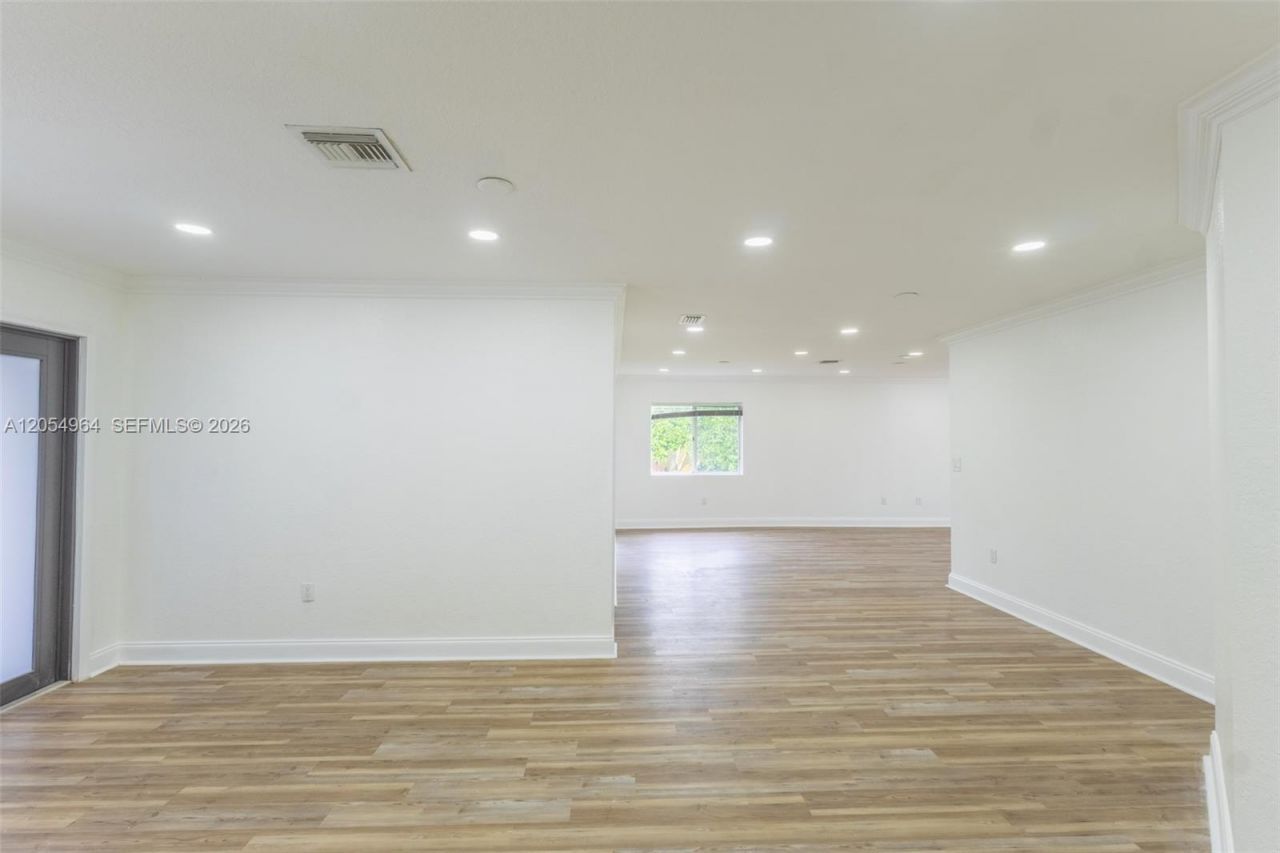 30 NW 159th St , Miami, FL 33169 Photo