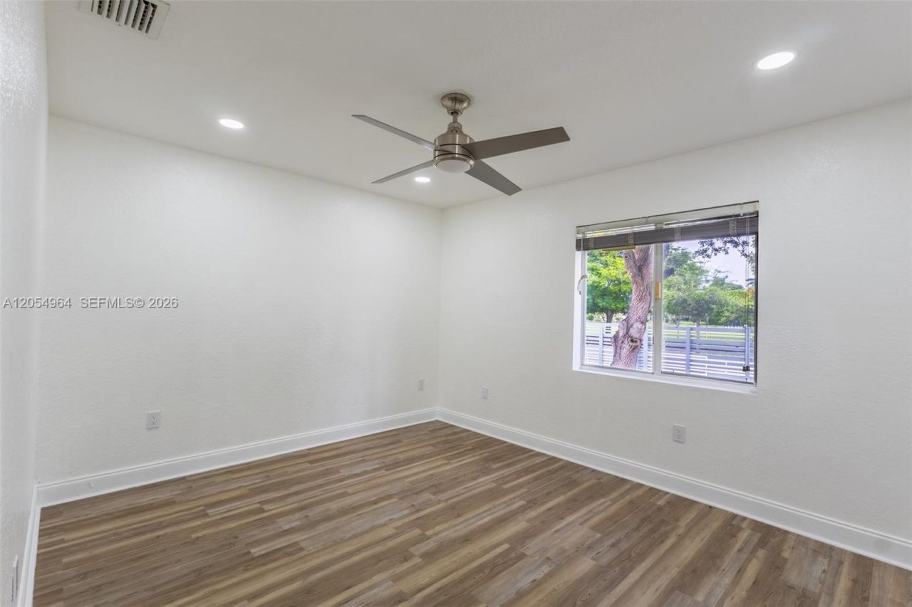 30 NW 159th St , Miami, FL 33169 Photo