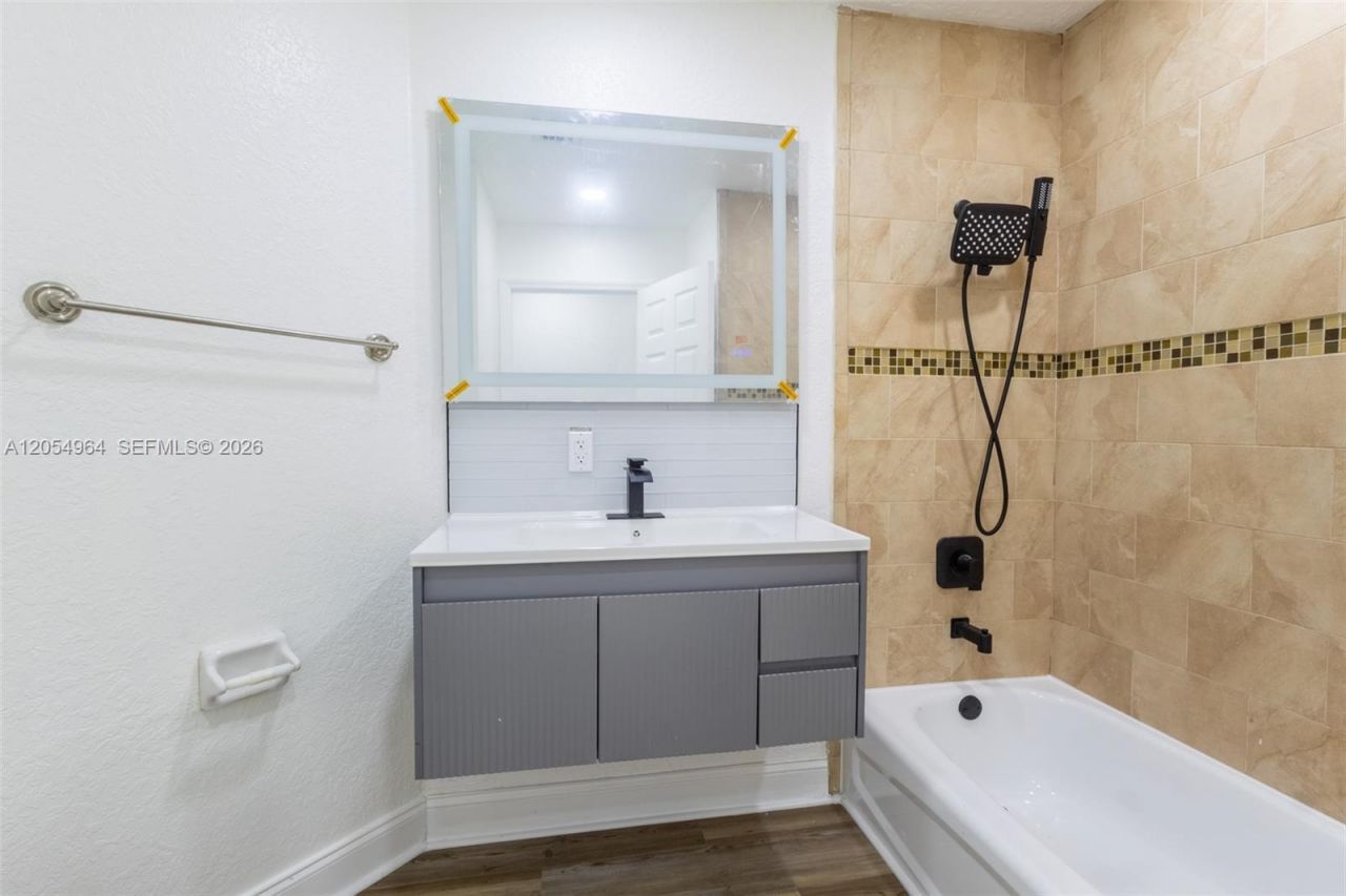 30 NW 159th St , Miami, FL 33169 Photo