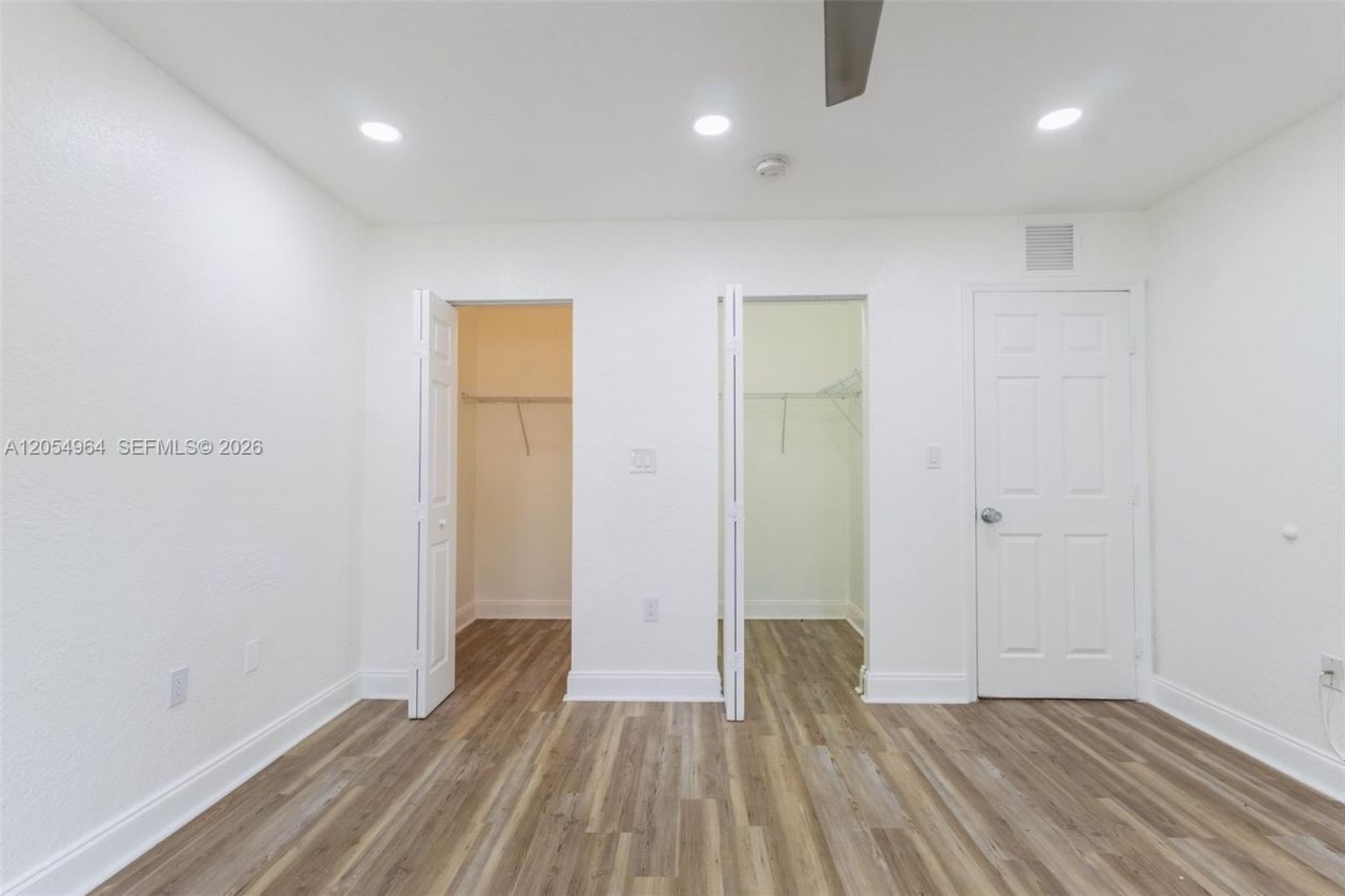 30 NW 159th St , Miami, FL 33169 Photo