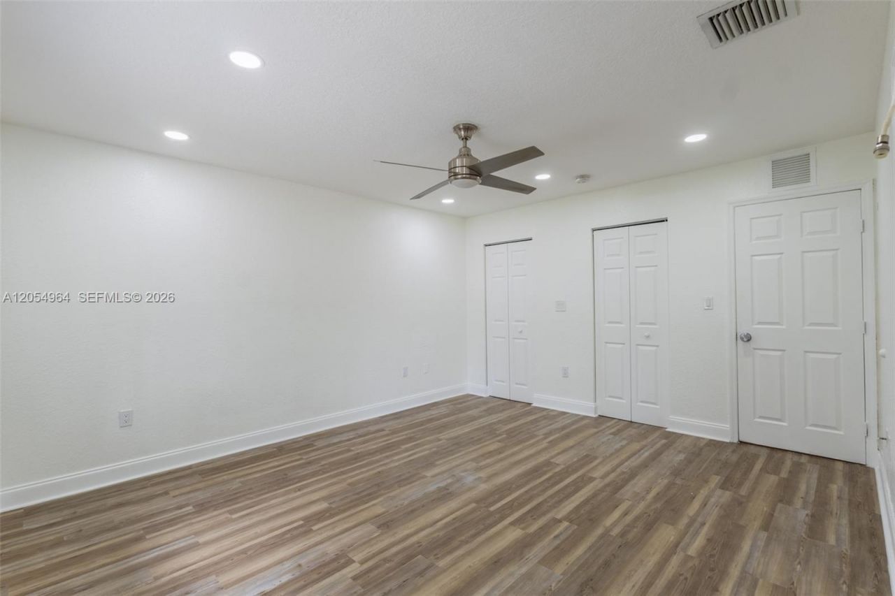 30 NW 159th St , Miami, FL 33169 Photo