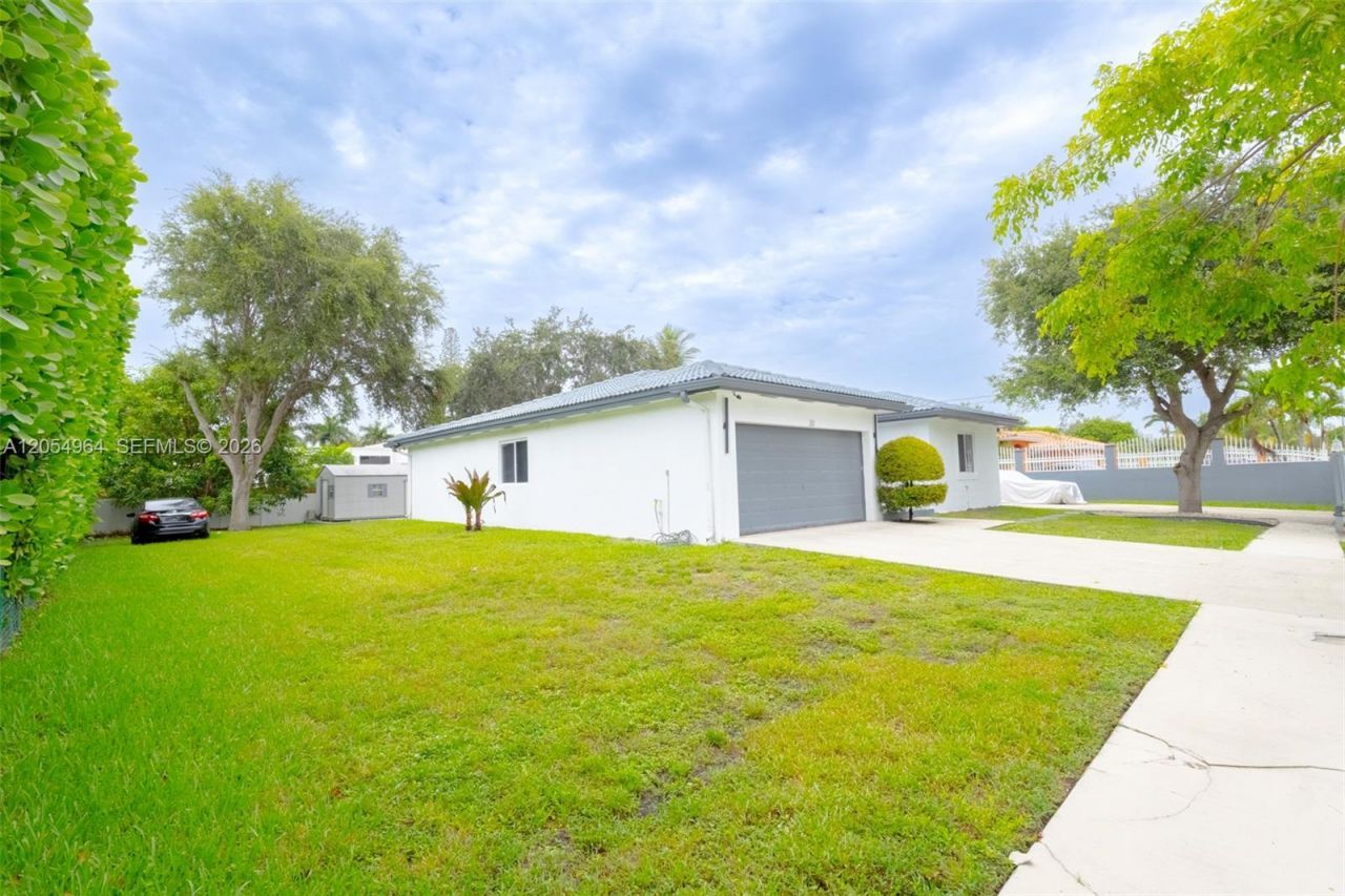 30 NW 159th St , Miami, FL 33169 Photo