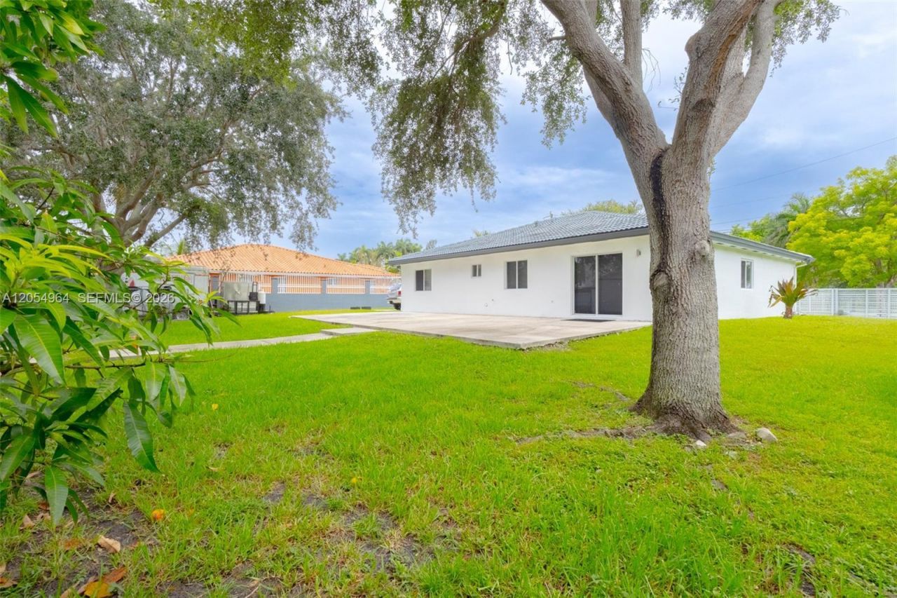 30 NW 159th St , Miami, FL 33169 Photo