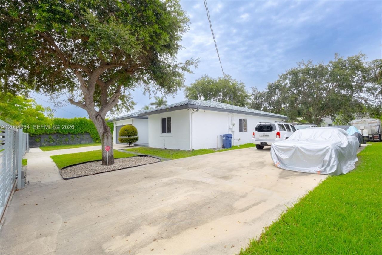 30 NW 159th St , Miami, FL 33169 Photo