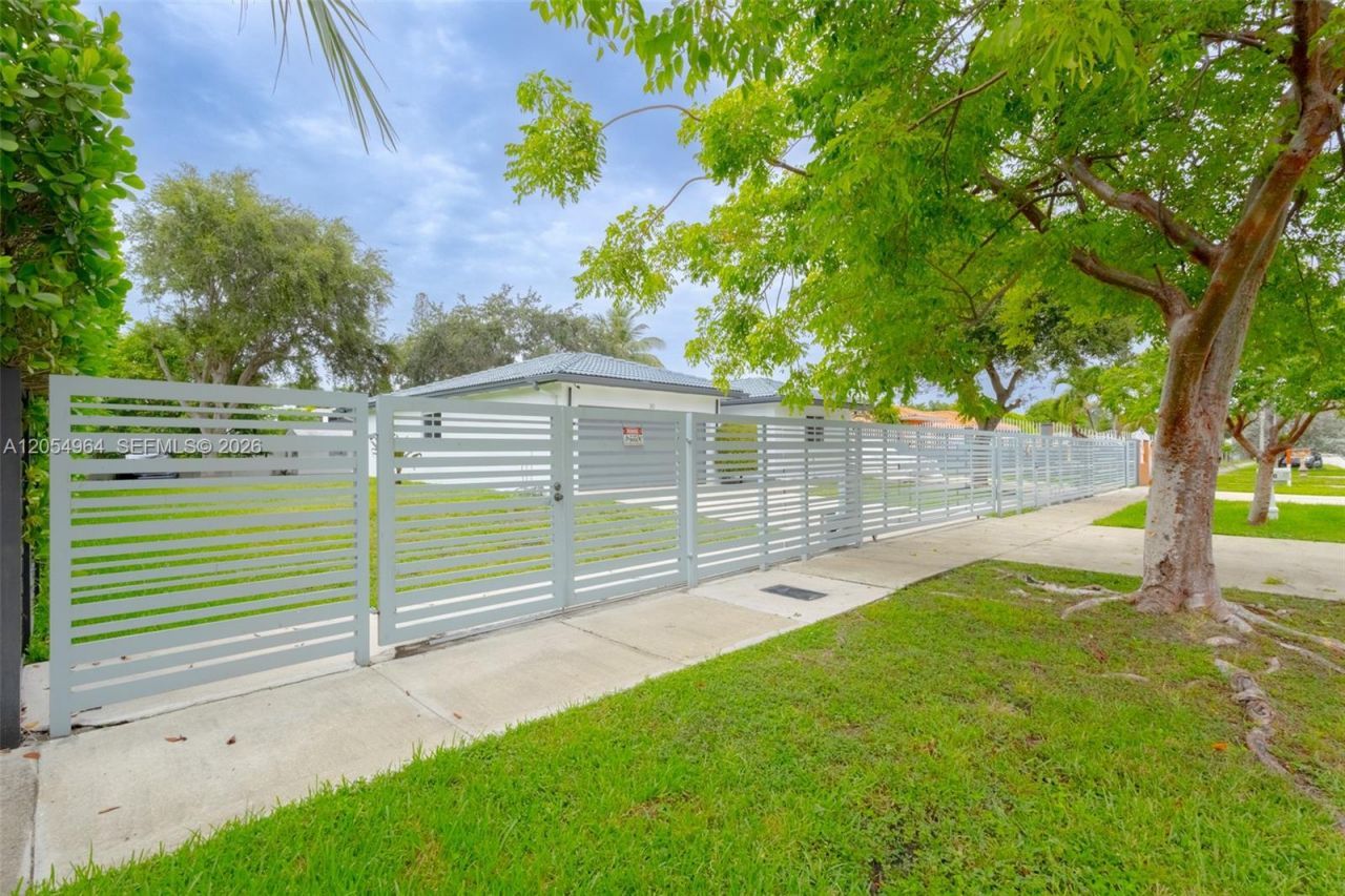 30 NW 159th St , Miami, FL 33169 Photo