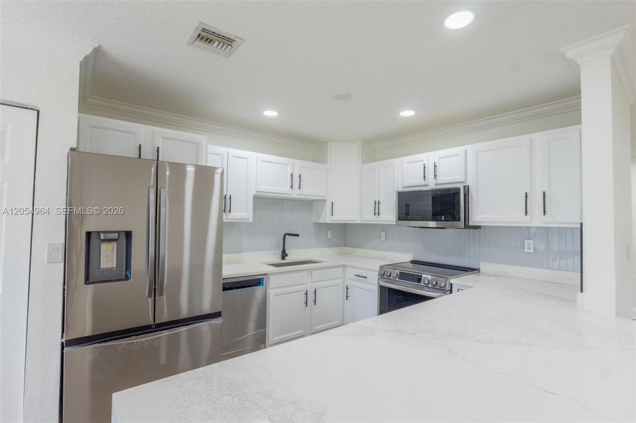 30 NW 159th St , Miami, FL 33169 Photo