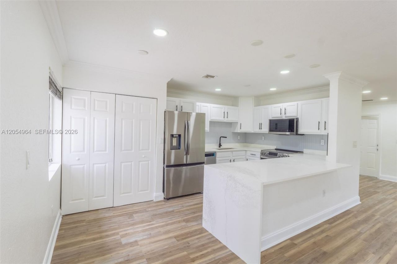 30 NW 159th St , Miami, FL 33169 Photo