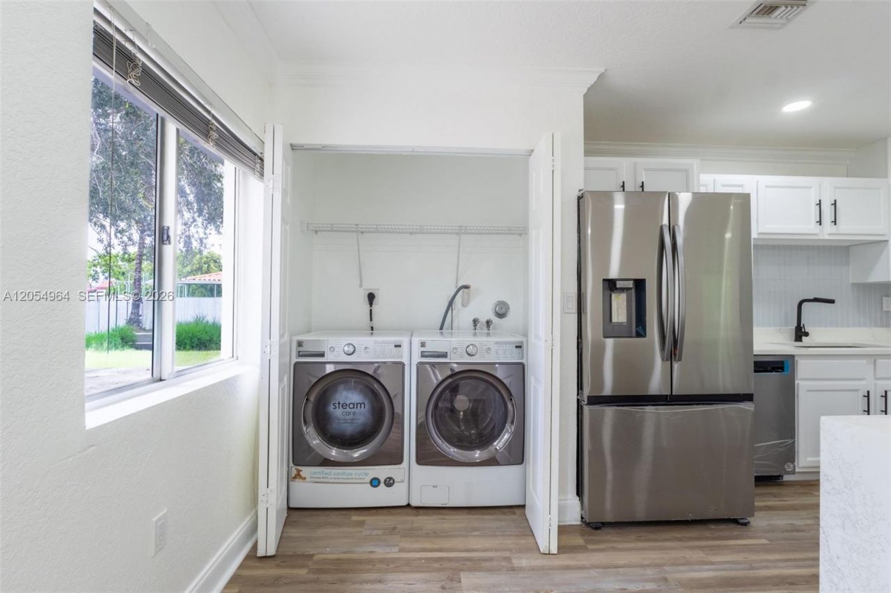 30 NW 159th St , Miami, FL 33169 Photo