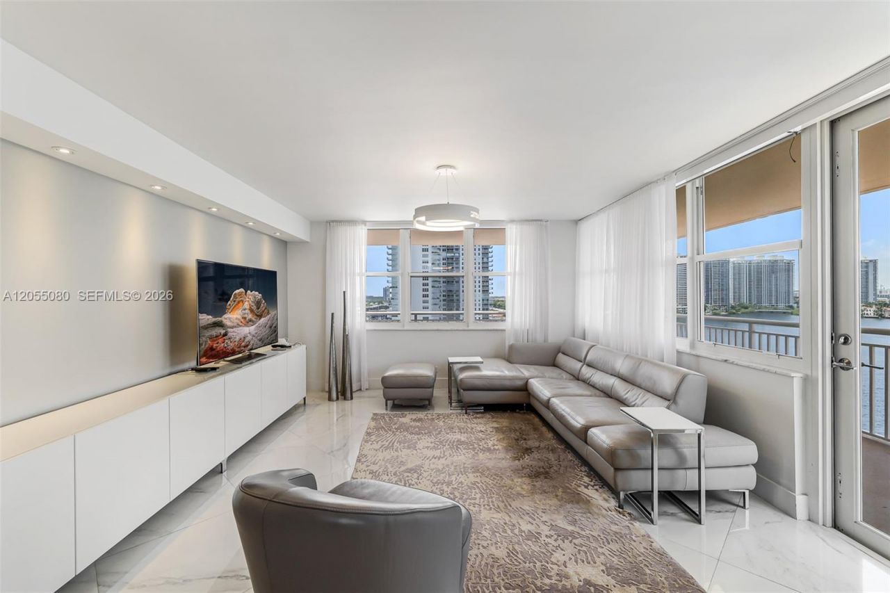 251 174th St, Unit 1104, Sunny Isles Beach, FL 33160 Photo