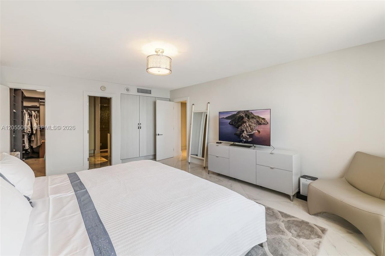 251 174th St, Unit 1104, Sunny Isles Beach, FL 33160 Photo