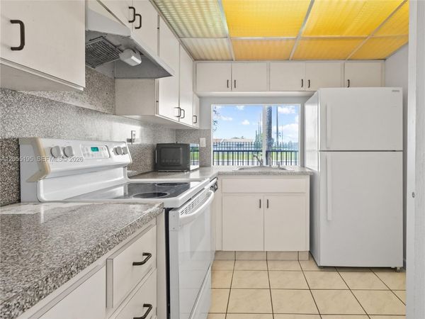 9401 SW 4th St, Unit 104, Miami, FL 33174