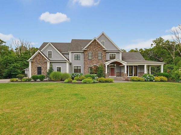 10 Countryside Ln, Franklin, MA 02038