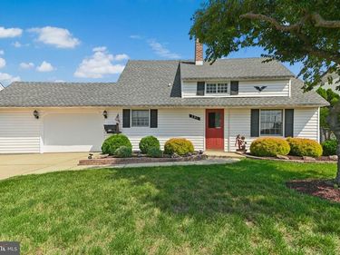 281 NORTHPARK DRIVE, LEVITTOWN, PA 19054