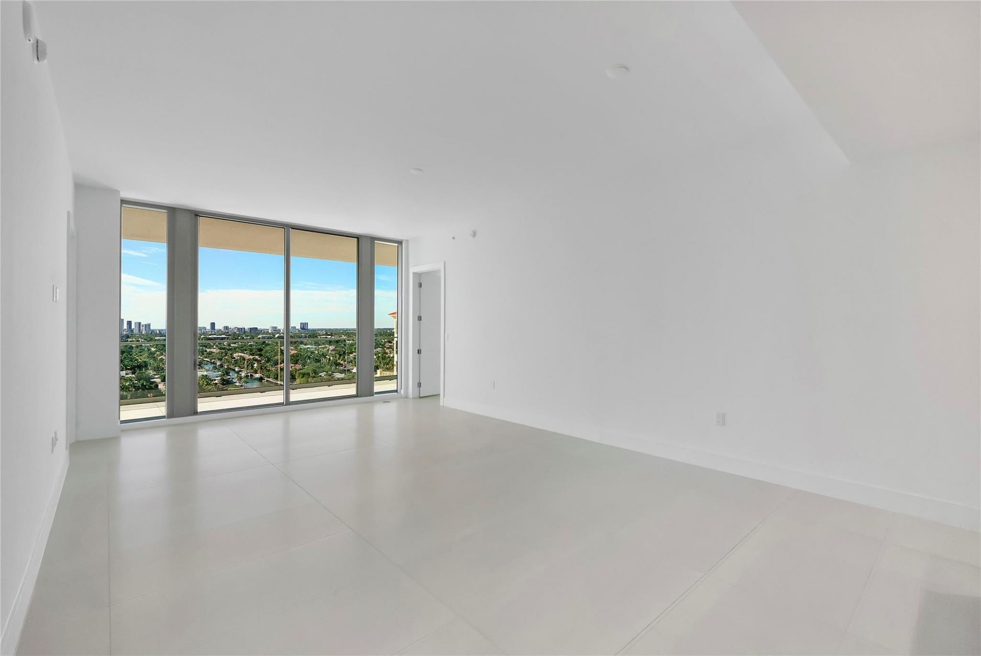 153 N Seabreeze Boulevard N, Unit 1803, Fort Lauderdale, FL 33304 Photo