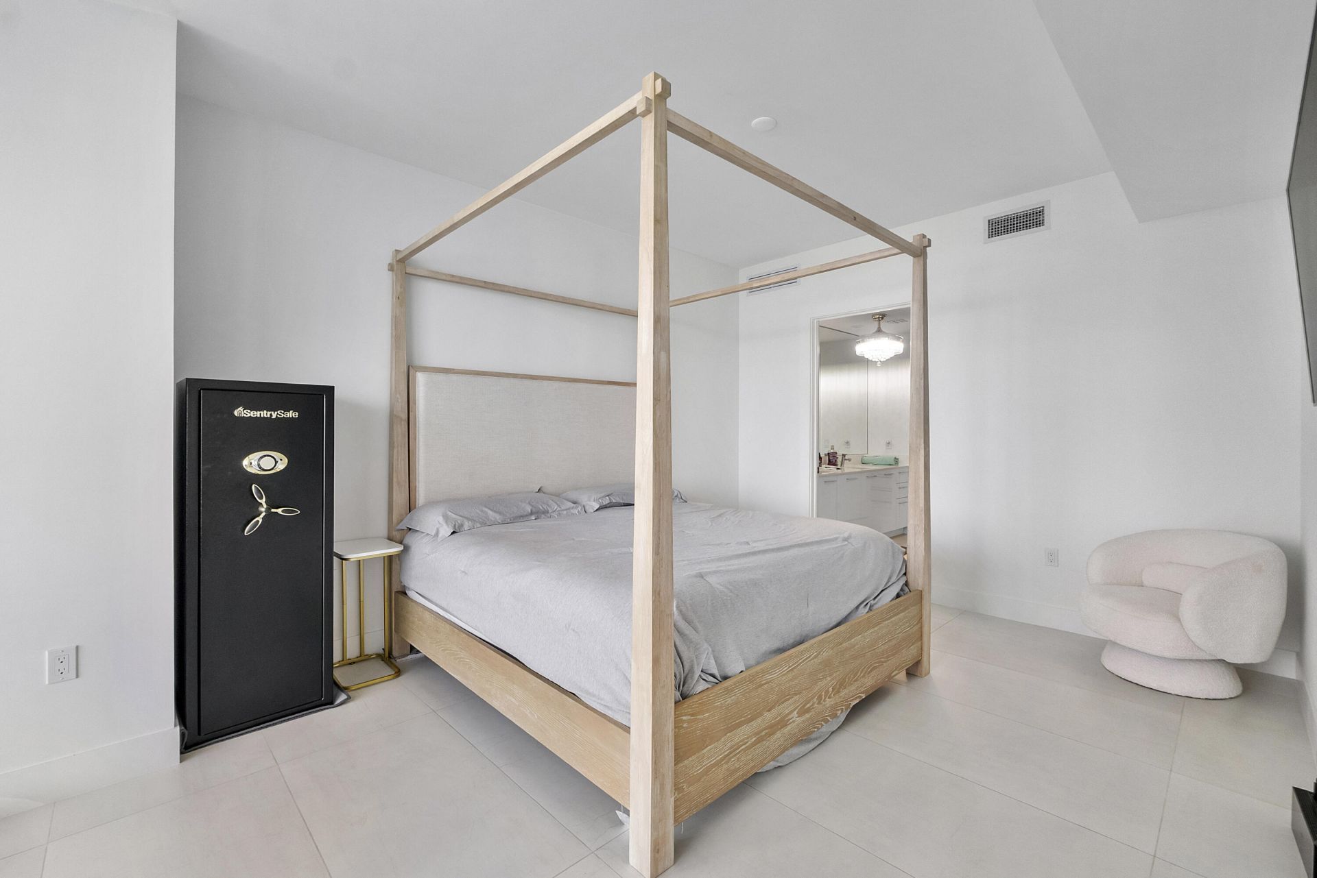 153 N Seabreeze Boulevard N, Unit 1803, Fort Lauderdale, FL 33304 Photo