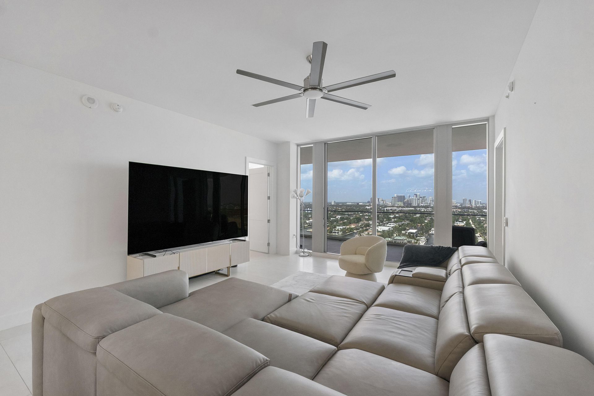 153 N Seabreeze Boulevard N, Unit 1803, Fort Lauderdale, FL 33304 Photo