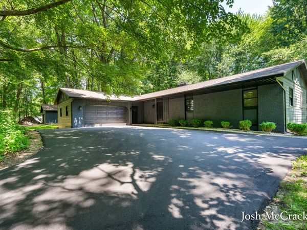 8770 Jewell NE, Comstock Park, MI 49321
