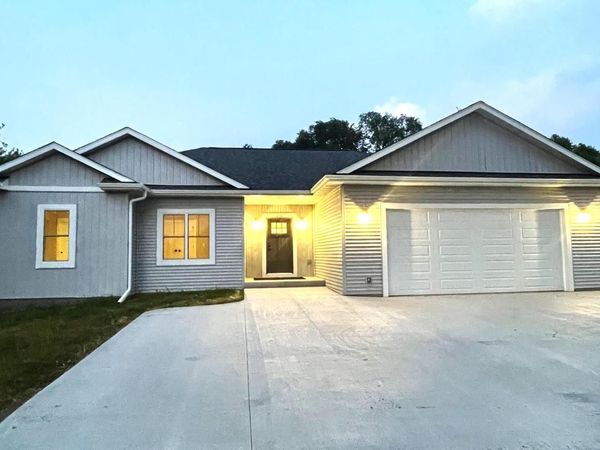 9600 S Howell AVENUE, Oak Creek, WI 53154
