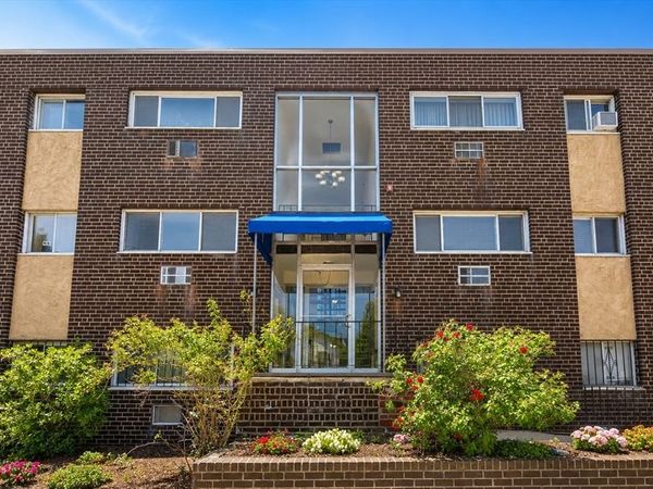 416 Belgrade Ave, Unit 46, Boston, MA 02132