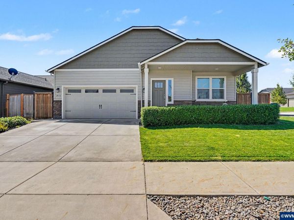 1411 SE Snowberry Av, Dallas, OR 97338