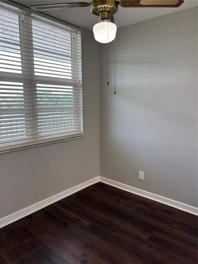 250 Jacaranda Dr , Unit 302, Plantation, FL 33324 Photo