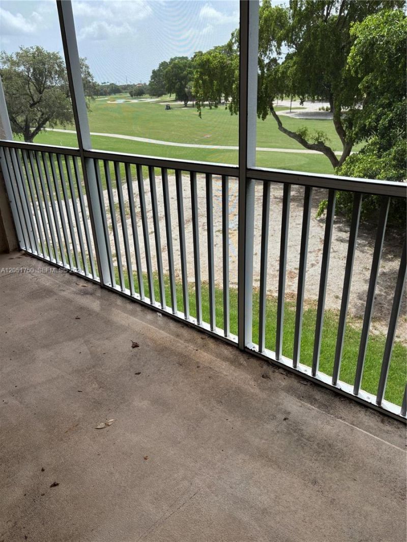 250 Jacaranda Dr , Unit 302, Plantation, FL 33324 Photo
