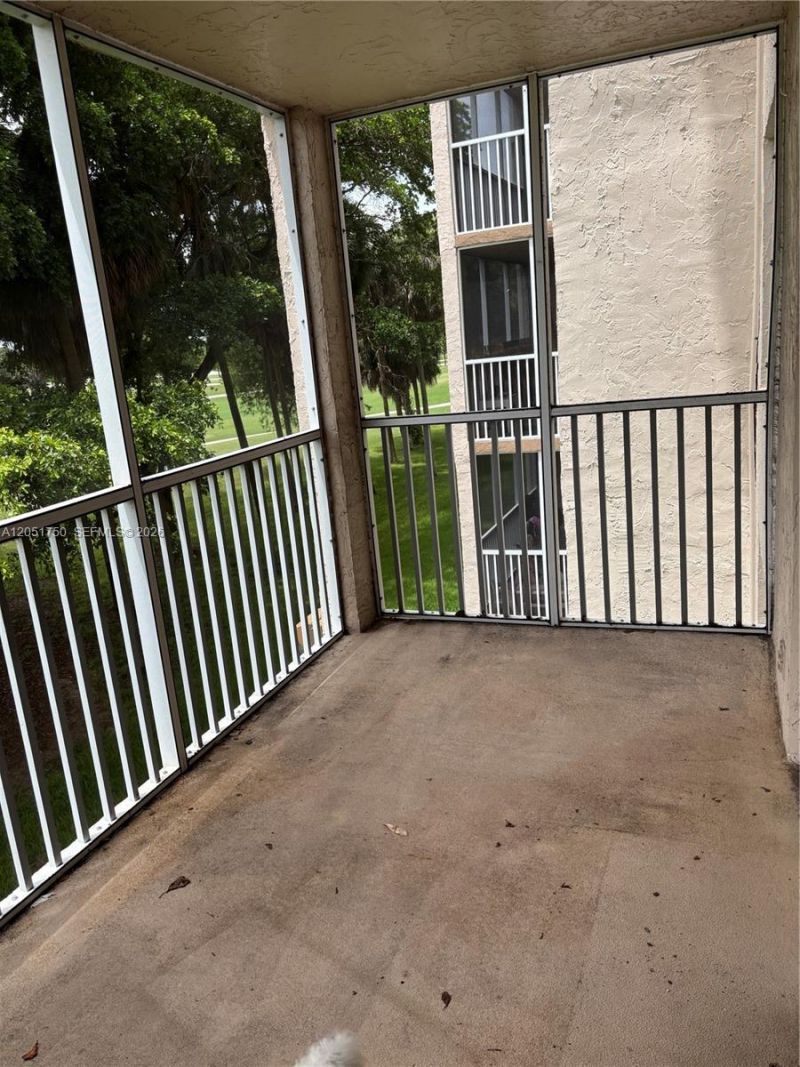 250 Jacaranda Dr , Unit 302, Plantation, FL 33324 Photo