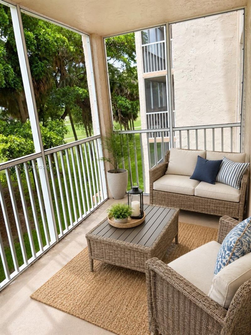 250 Jacaranda Dr , Unit 302, Plantation, FL 33324 Photo