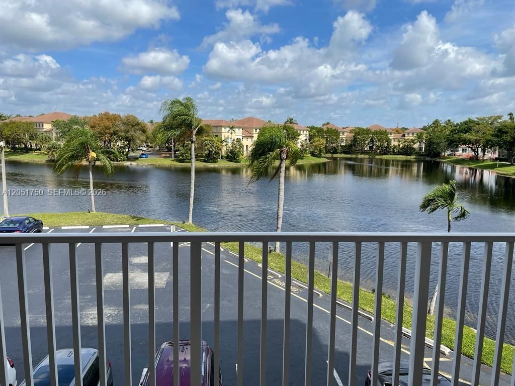 250 Jacaranda Dr , Unit 302, Plantation, FL 33324 Photo