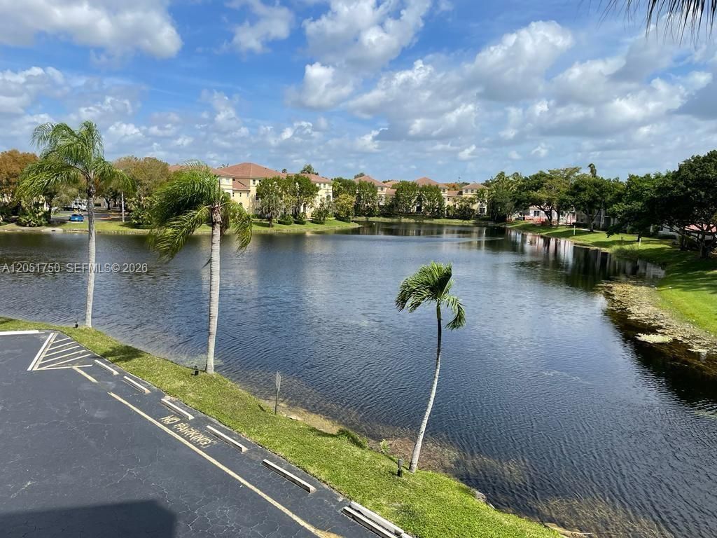 250 Jacaranda Dr , Unit 302, Plantation, FL 33324 Photo