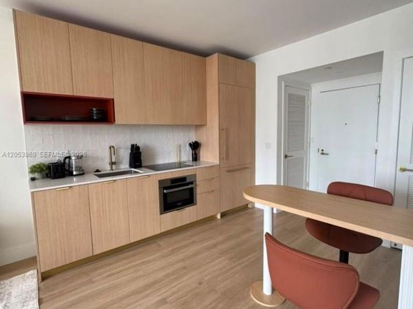 90 NE 32nd St, Unit 811, Miami, FL 33137