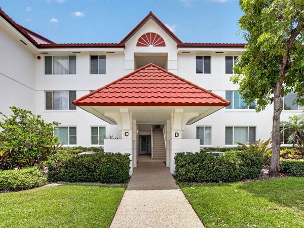 104 HALF MOON Circle, Unit D2, Hypoluxo, FL 33462