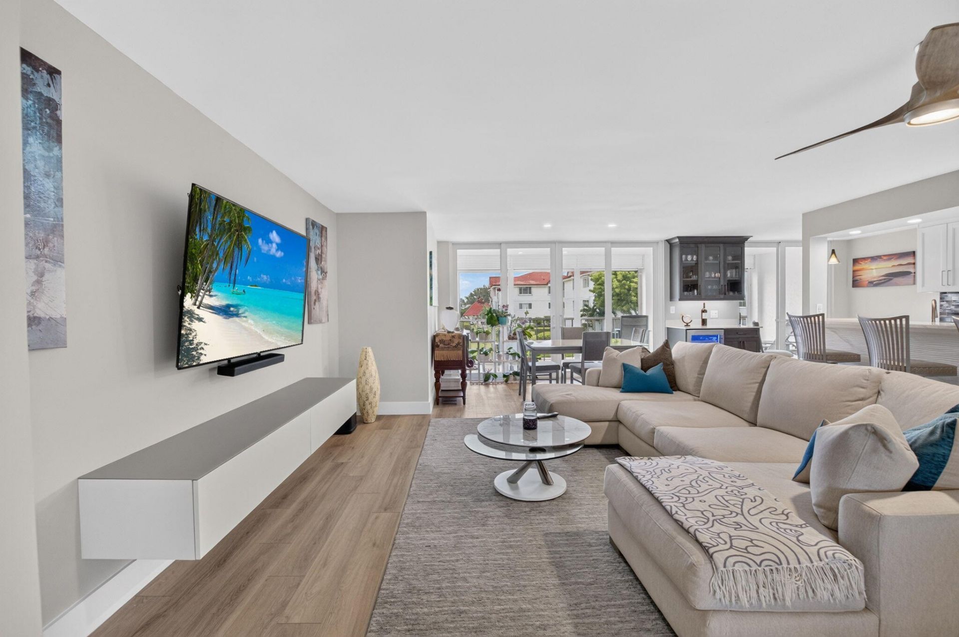 104 Half Moon Circle, Unit D2, Hypoluxo, FL 33462 Photo
