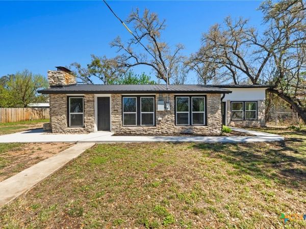 201 County Road 279 , Liberty Hill, TX 78642