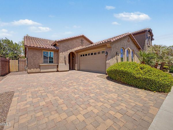 272 E GLACIER Drive, Chandler, AZ 85249